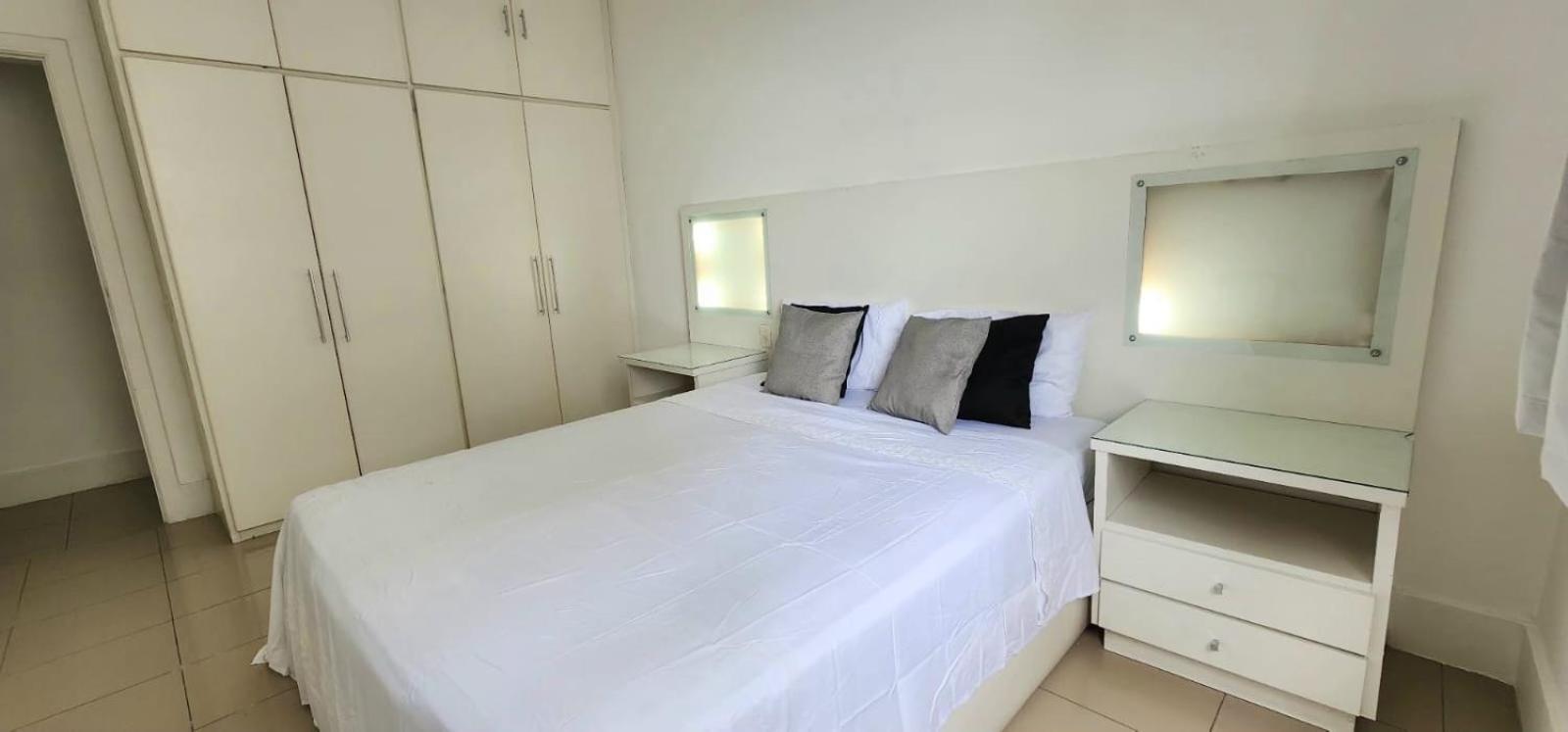 4 Copacabana Vista Mar Apartemen